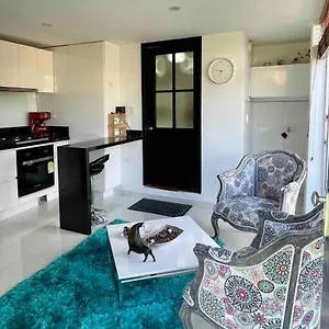 https://acogedor-estudio-privado-en-zona-tranquila.hotels-bogota.net